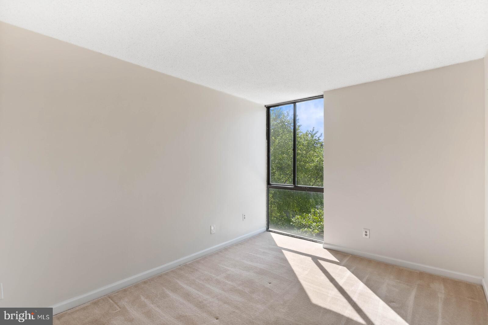 IDYLWOOD TOWERS - Residential