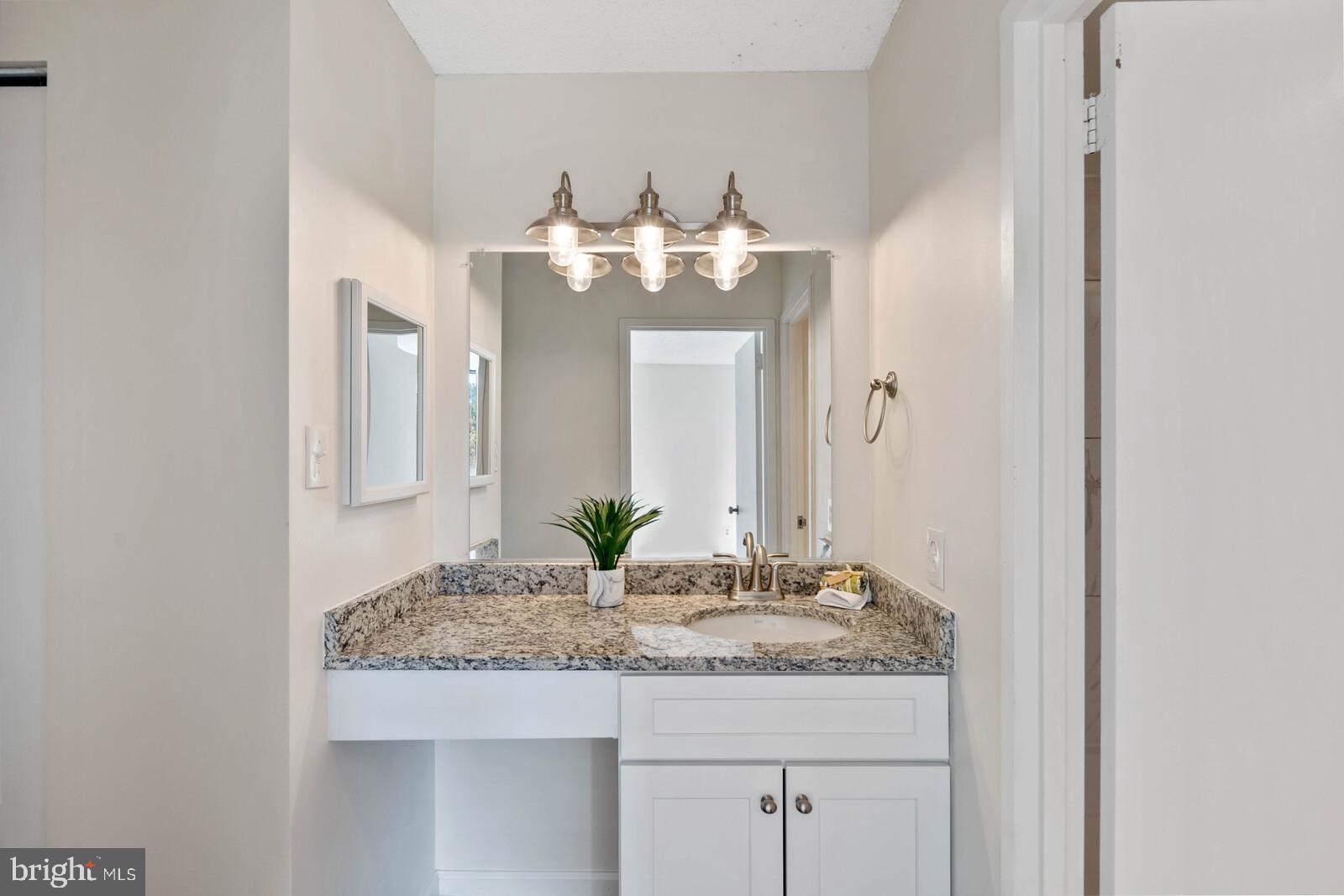 IDYLWOOD TOWERS - Residential