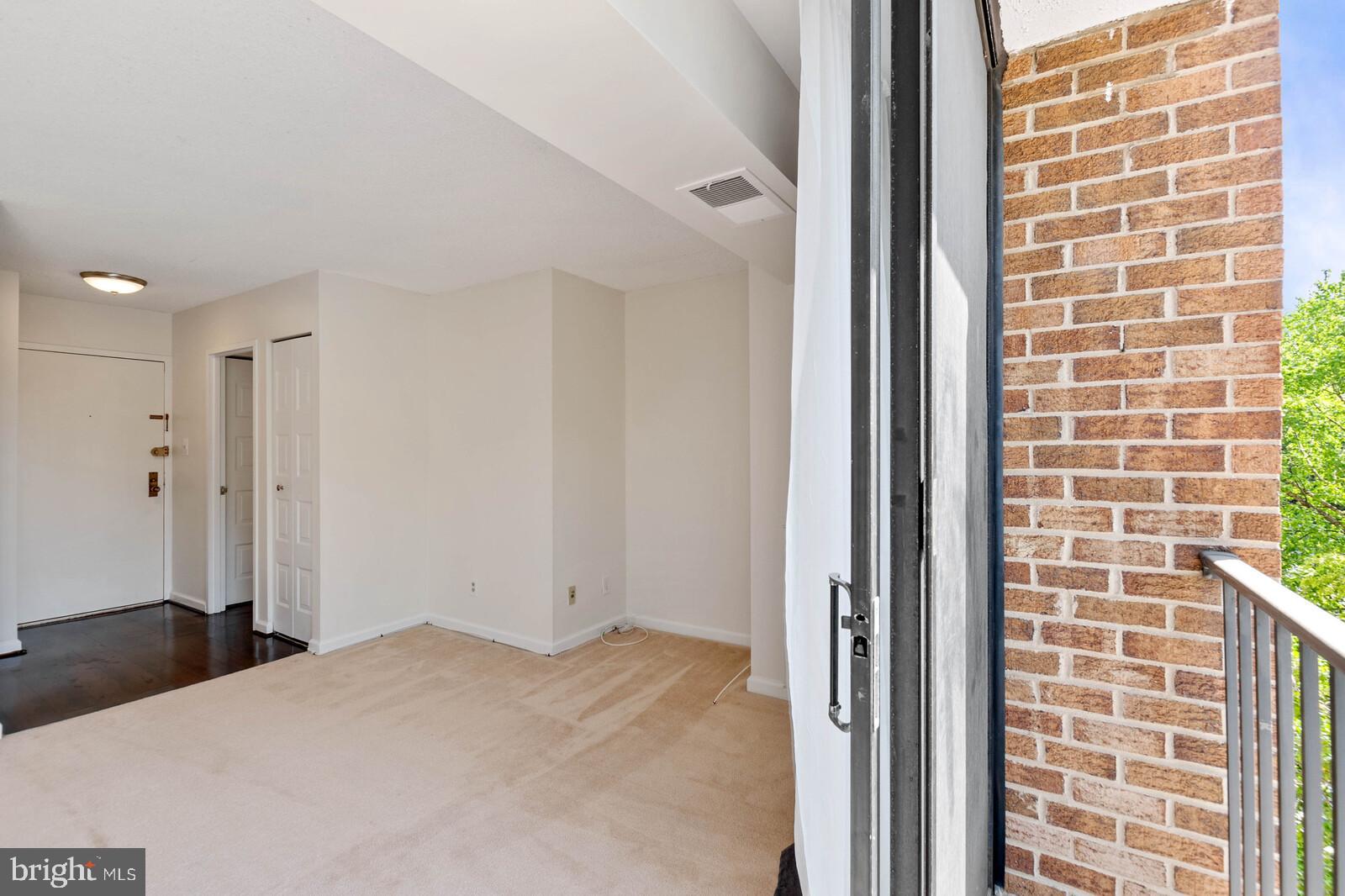 IDYLWOOD TOWERS - Residential