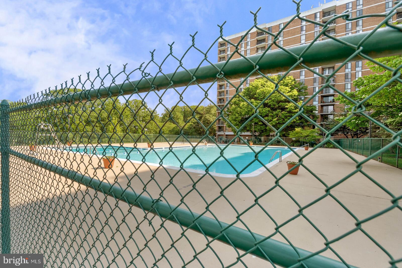 IDYLWOOD TOWERS - Residential