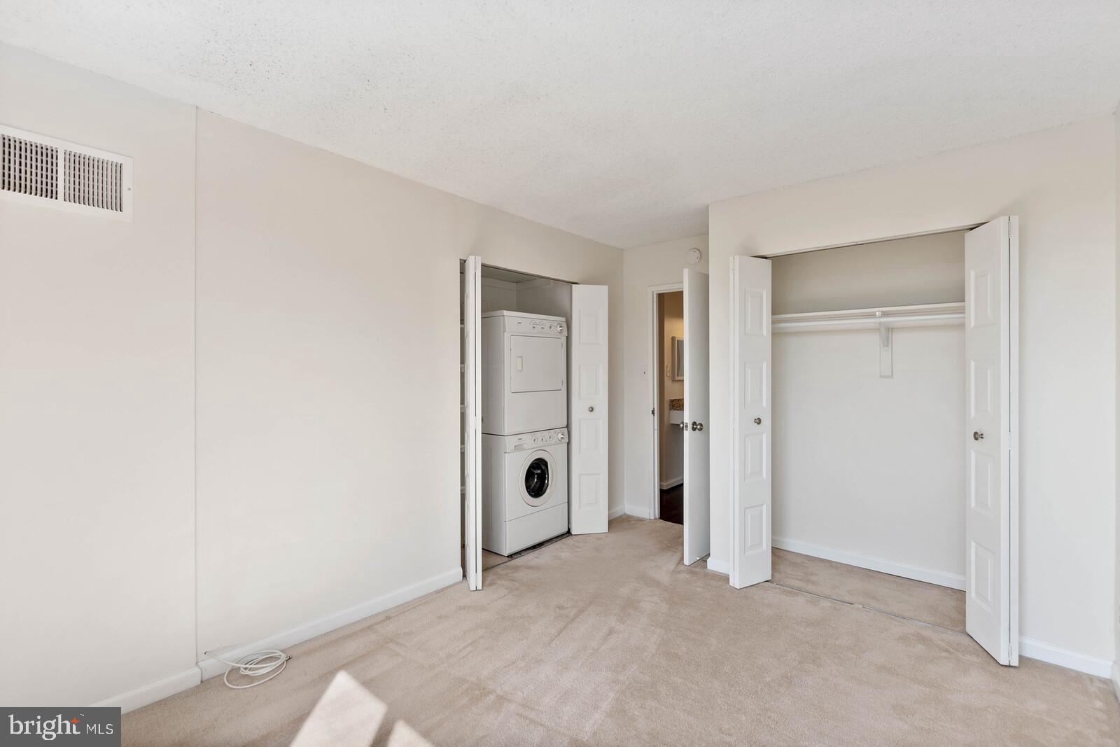 IDYLWOOD TOWERS - Residential