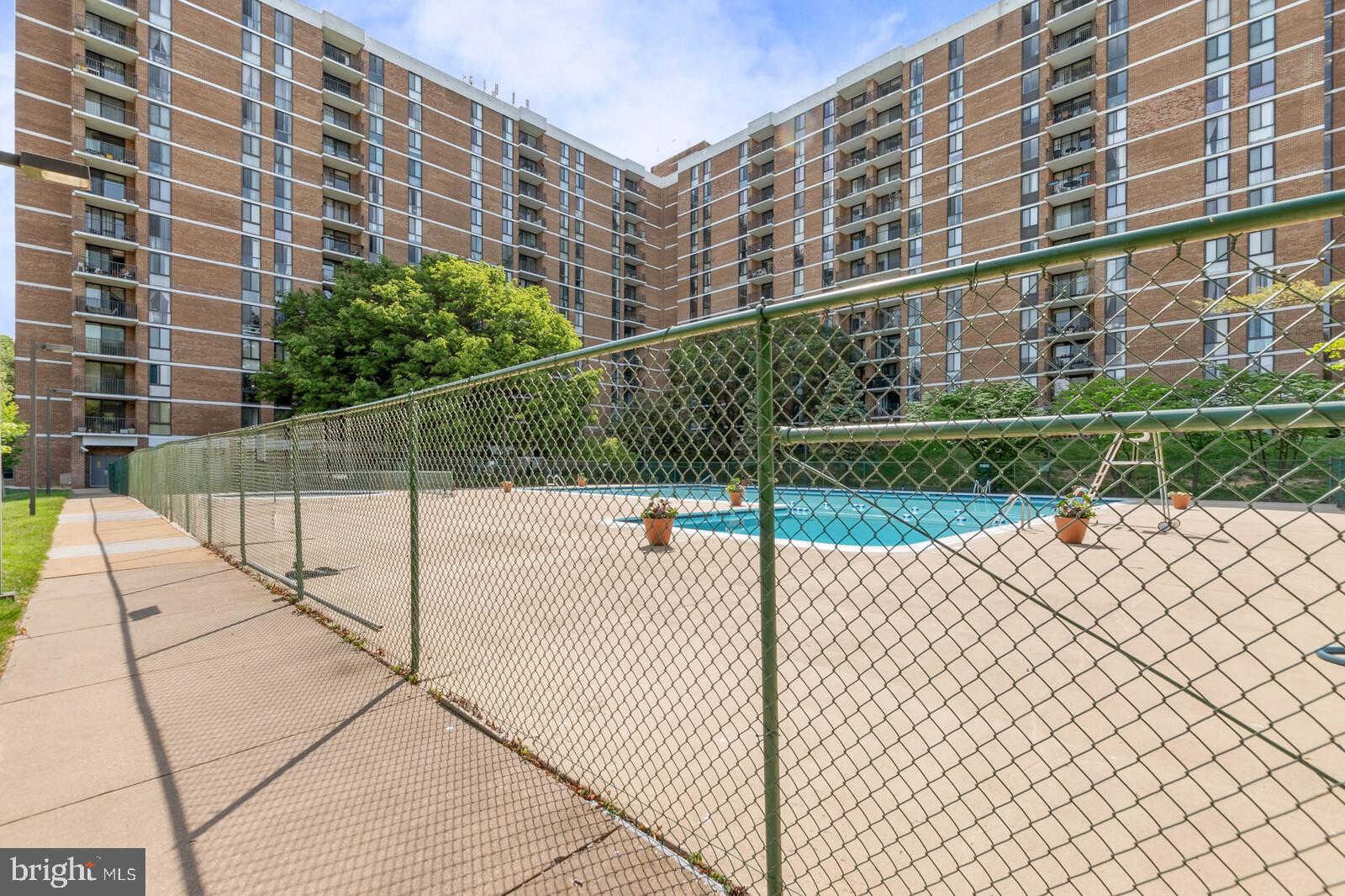 IDYLWOOD TOWERS - Residential