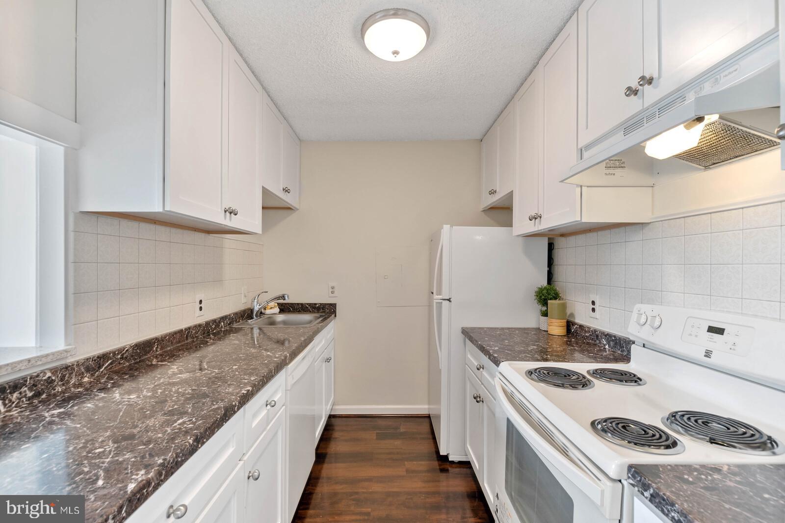 IDYLWOOD TOWERS - Residential