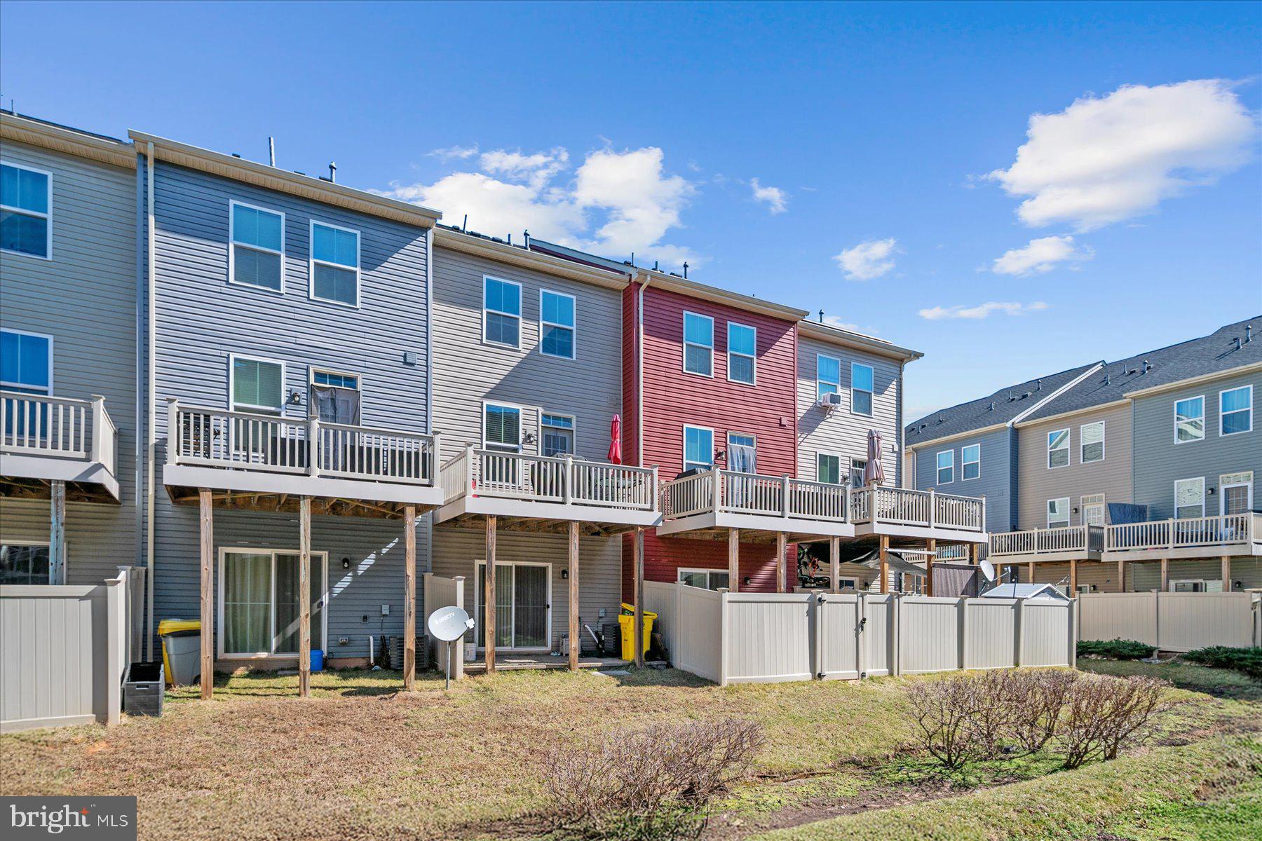 CREEKSIDE VILLAGE - Residential