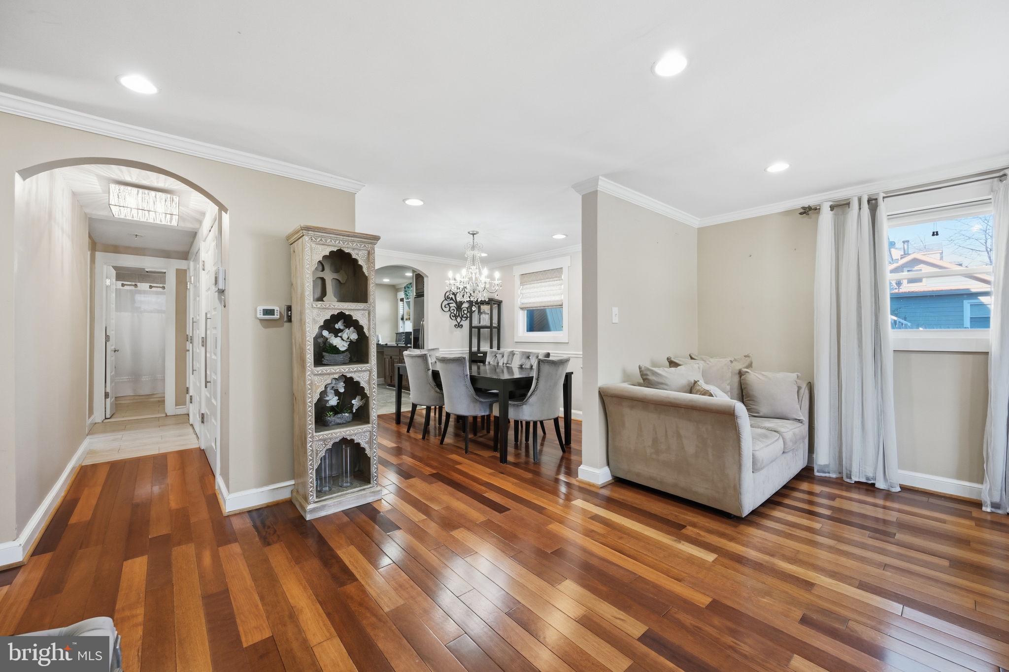 2022 S MONROE STREET S