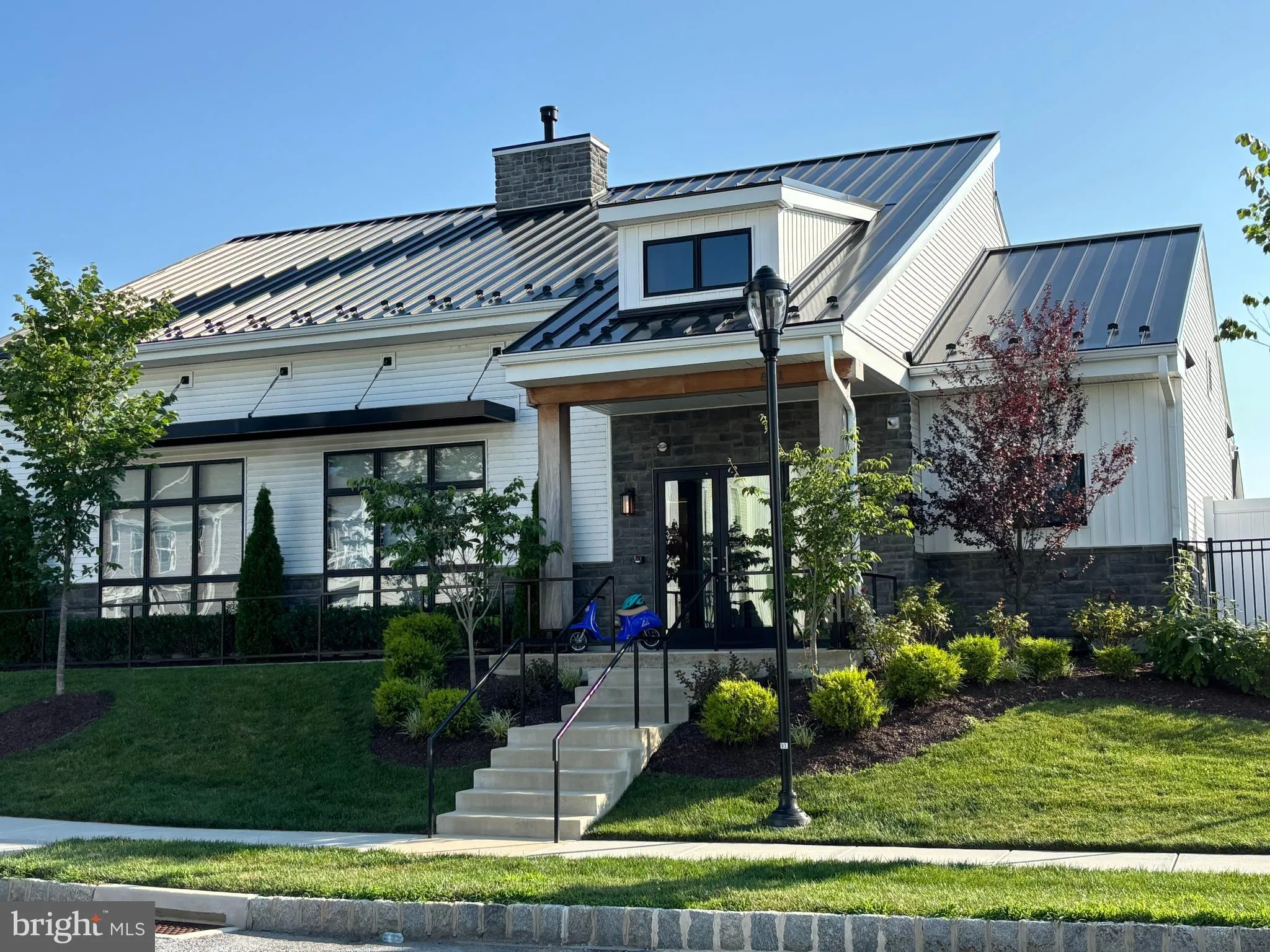 Media, Pennsylvania 19063, United States, 3 Bedrooms Bedrooms, ,4 BathroomsBathrooms,Residential,Pending,207527