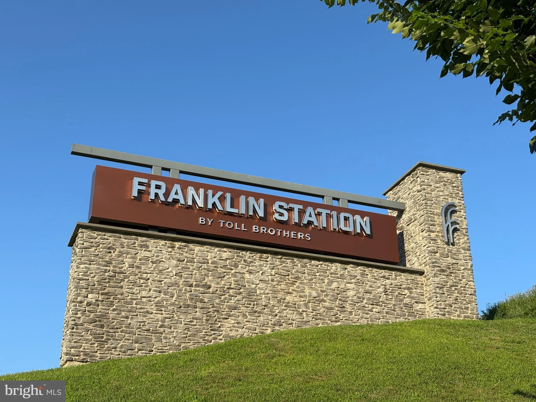 Media, Pennsylvania 19063, United States, 3 Bedrooms Bedrooms, ,4 BathroomsBathrooms,Residential,Pending,207527