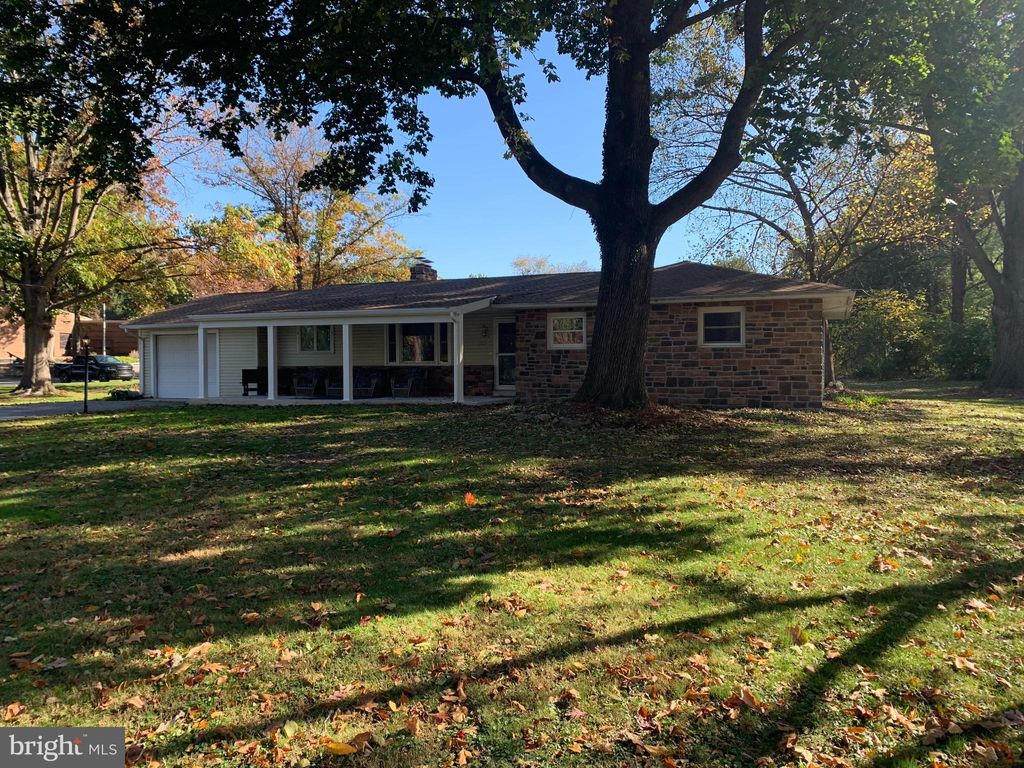 Photo of 1003 Rockledge Dr, CARLISLE, PA 17015 (MLS # PACB2047894)