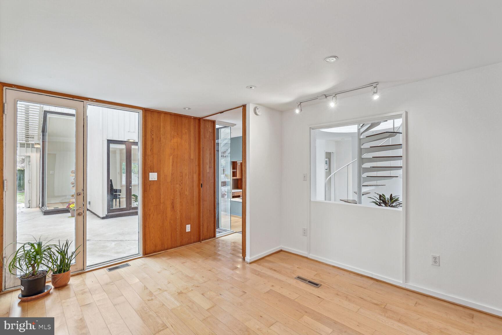 CHEVY CHASE - Residential