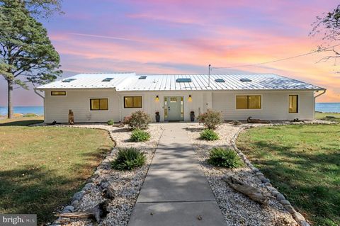 160 SHIPWATCH LANE REEDVILLE VA 22539