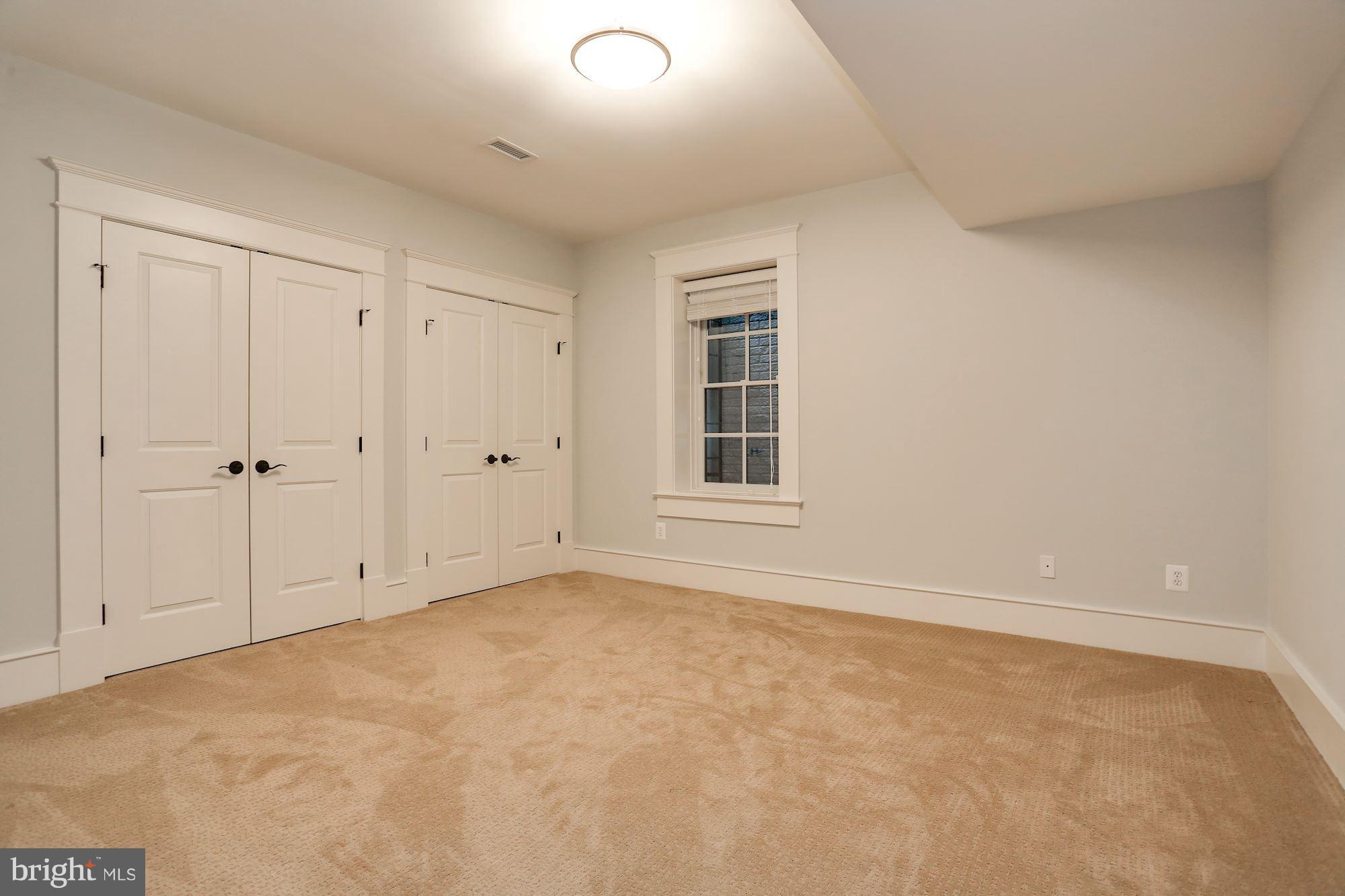 YORKTOWN - Residential