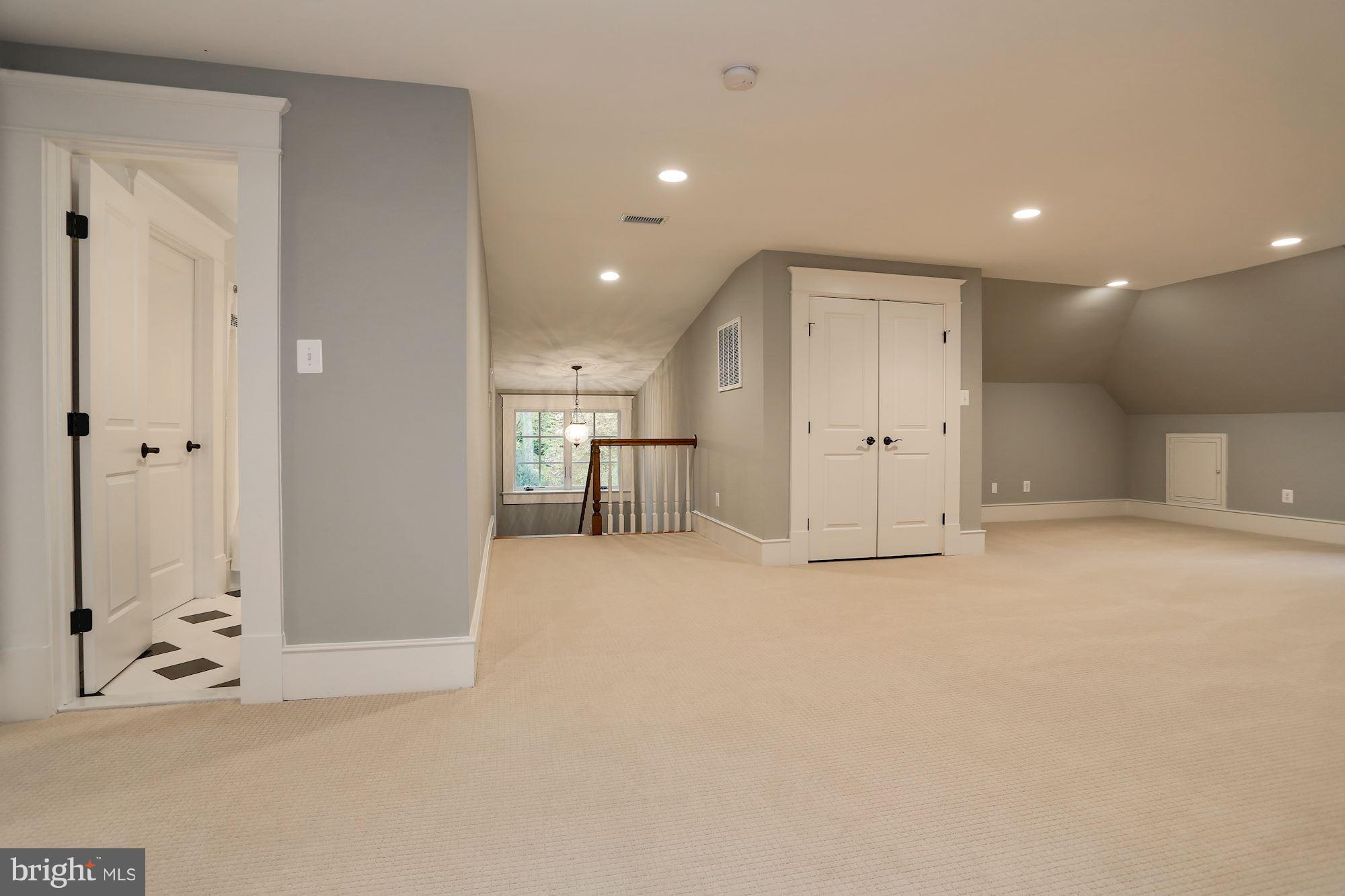 YORKTOWN - Residential