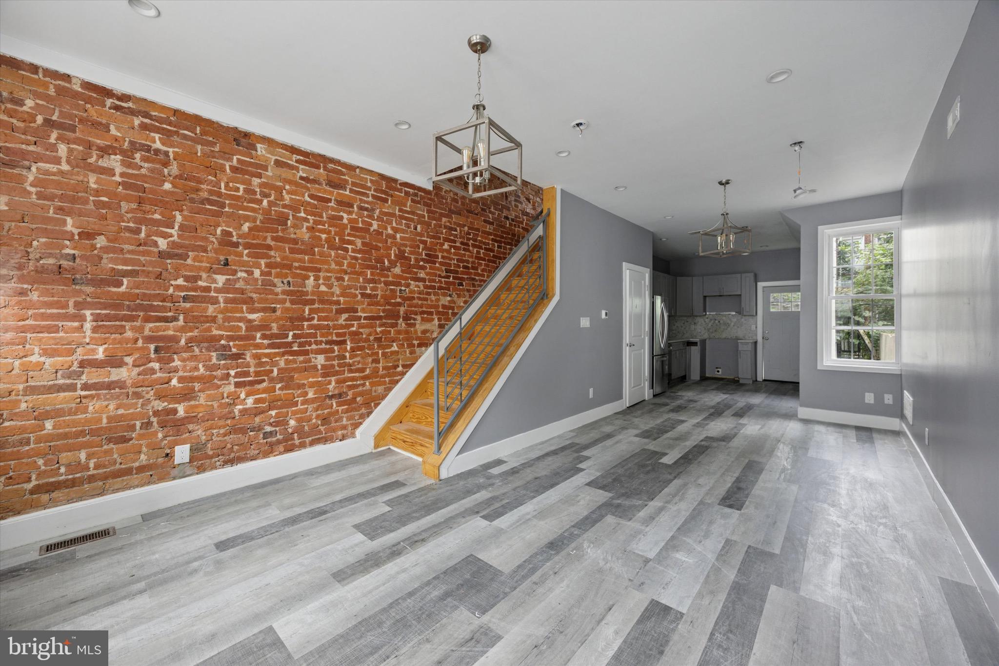 STRAWBERRY MANSION - Residential