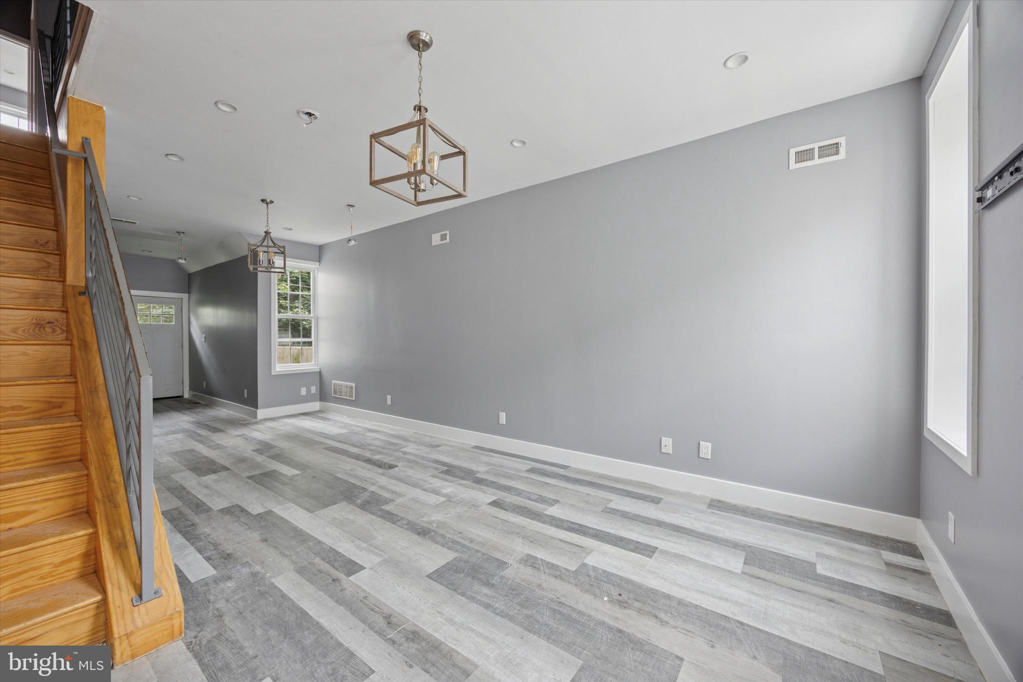 STRAWBERRY MANSION - Residential