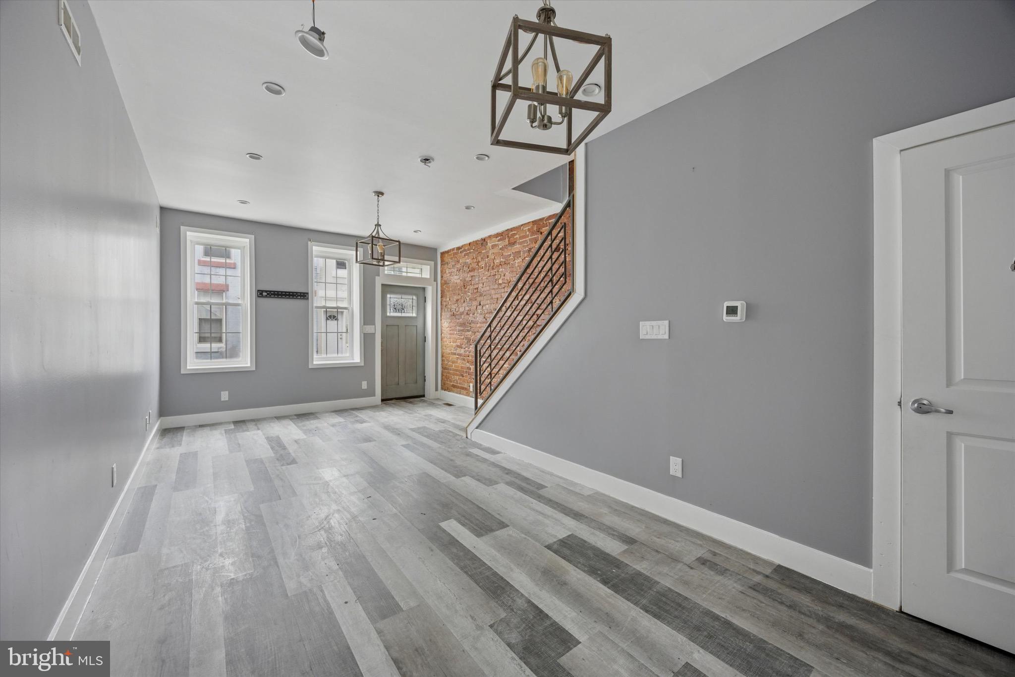 STRAWBERRY MANSION - Residential