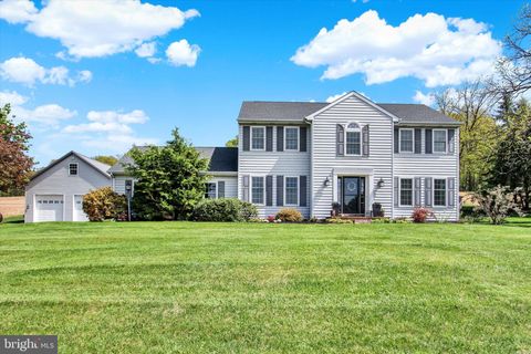 Photo of 2474 Meetinghouse Road, SPRING GROVE, PA 17362 (MLS # PAYK2102200)