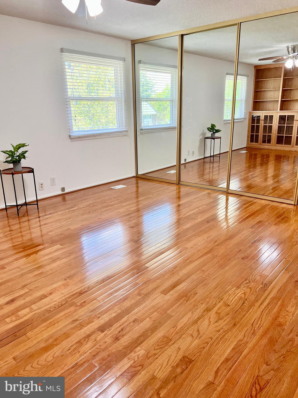 LEISURE WORLD - Residential