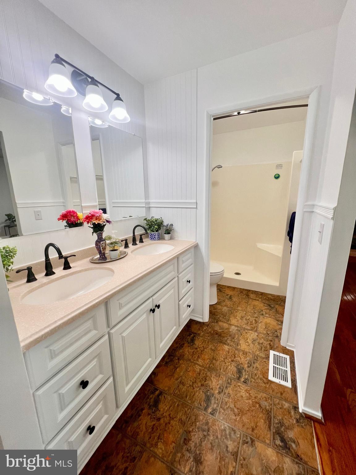 LEISURE WORLD - Residential