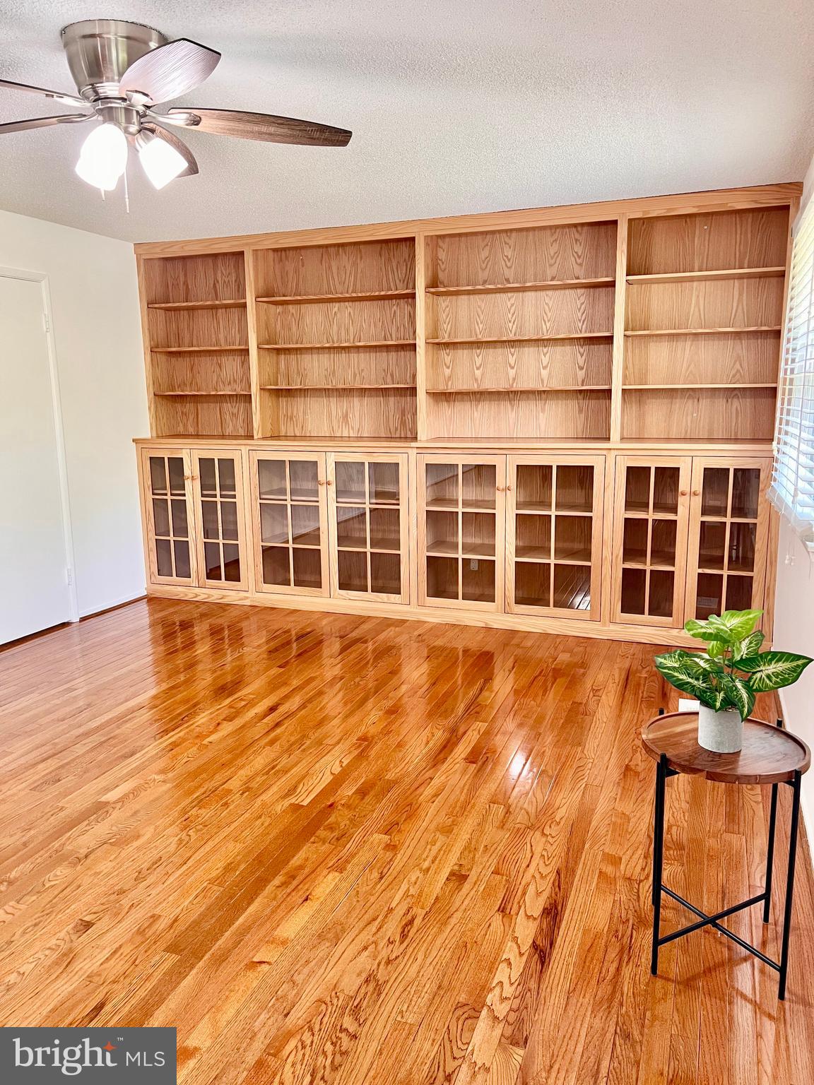 LEISURE WORLD - Residential