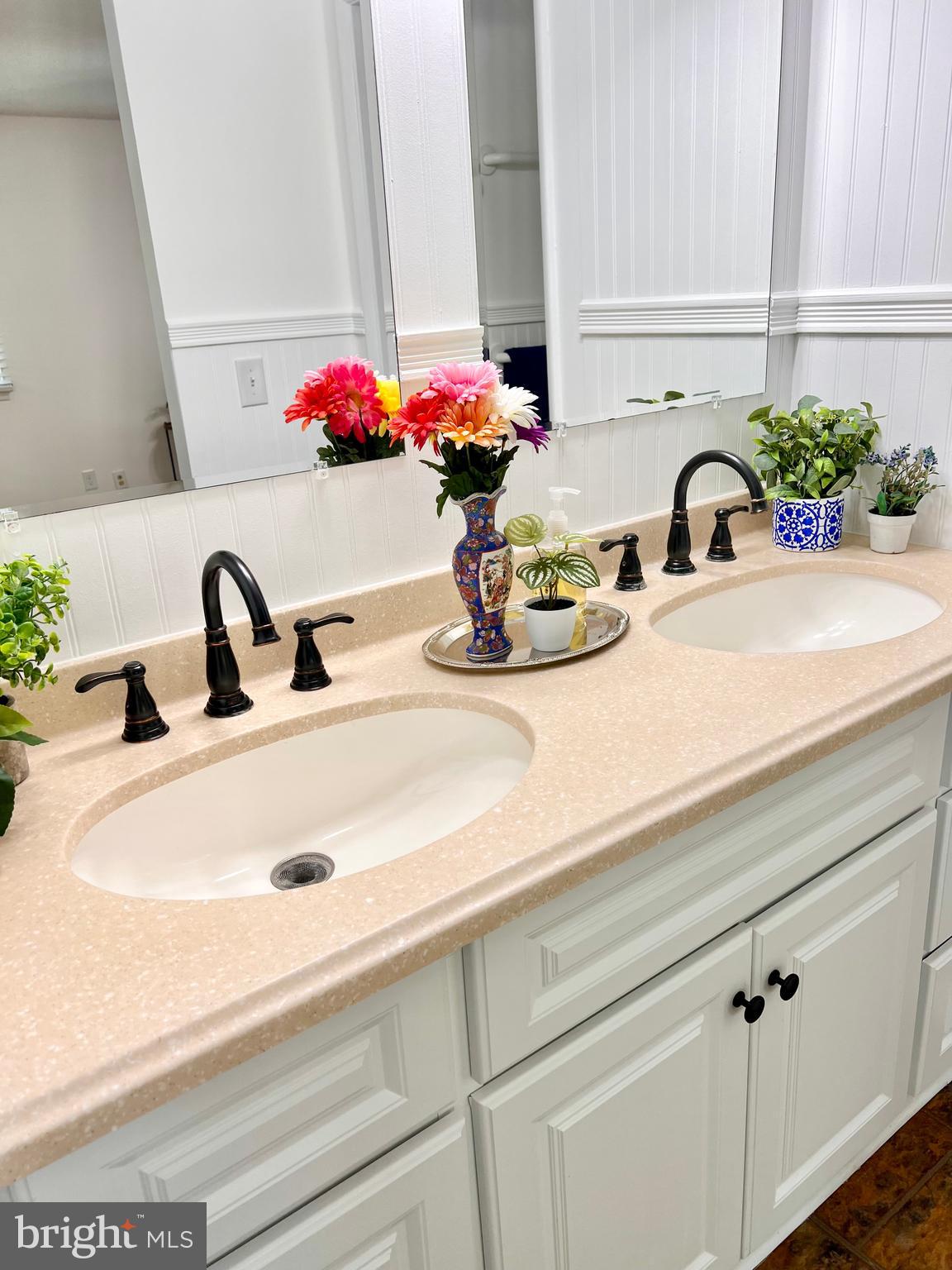 LEISURE WORLD - Residential