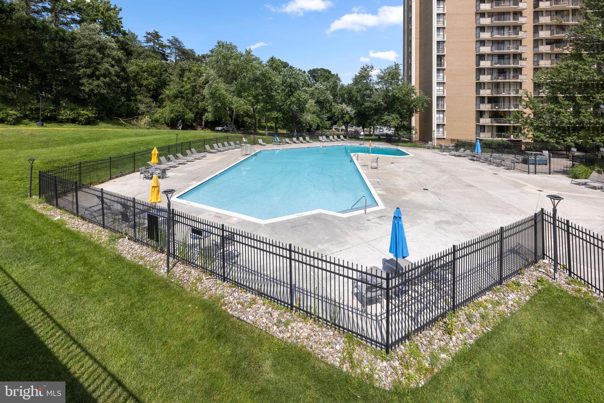 TOWERS IN WESTCHESTER PARK - Residential