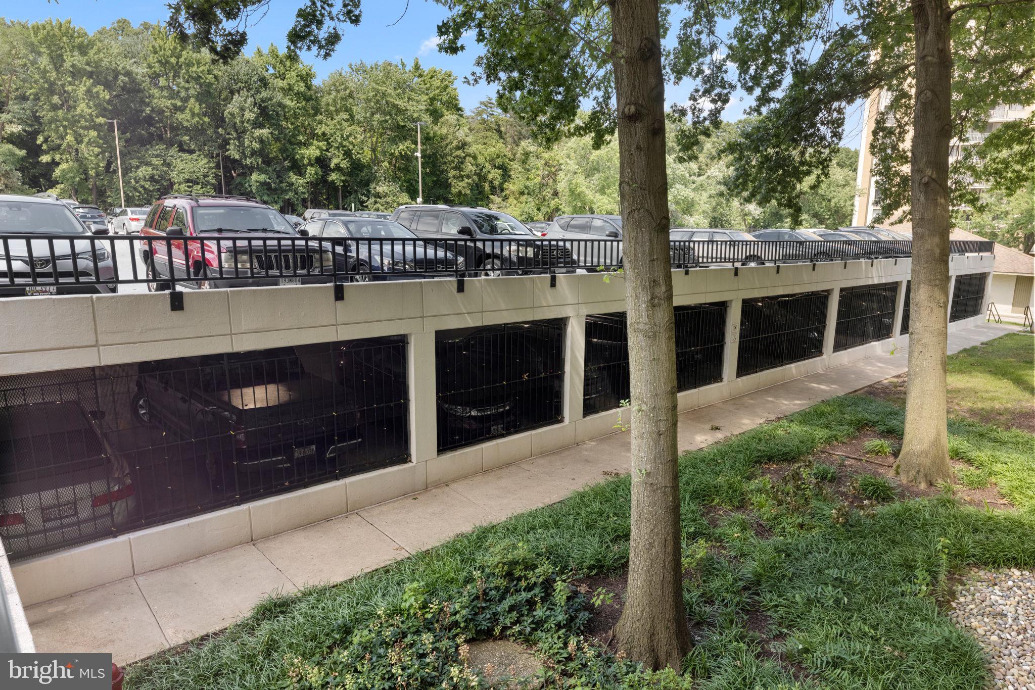 TOWERS IN WESTCHESTER PARK - Residential