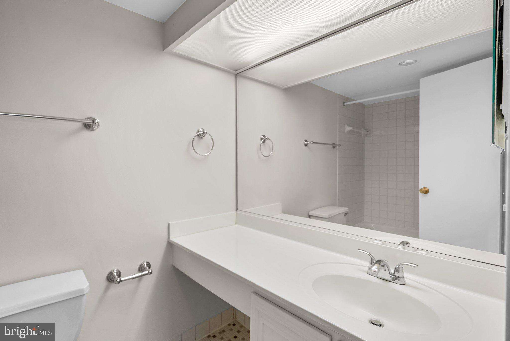 TOWERS IN WESTCHESTER PARK - Residential