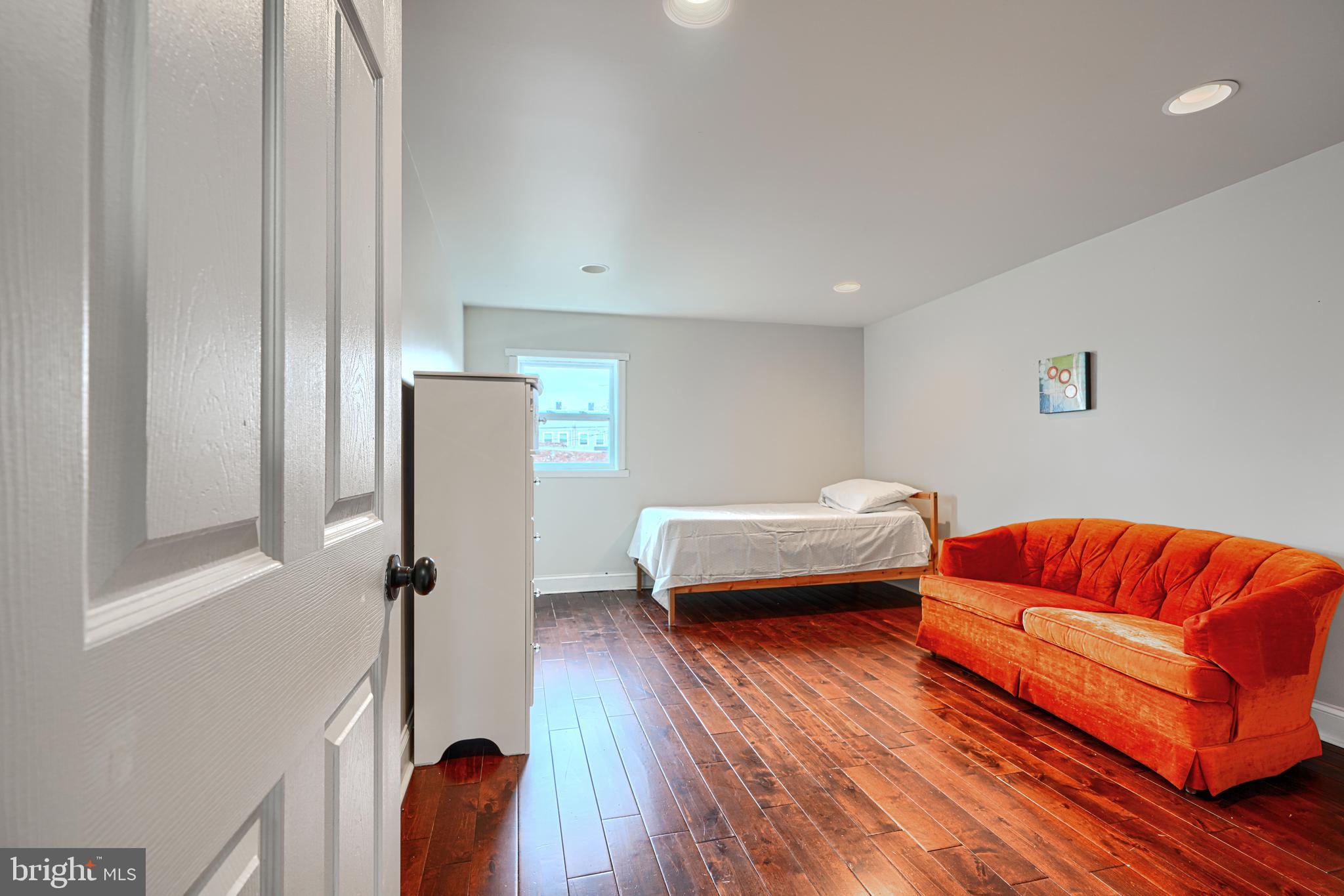 JOHNS HOPKINS - Residential Lease