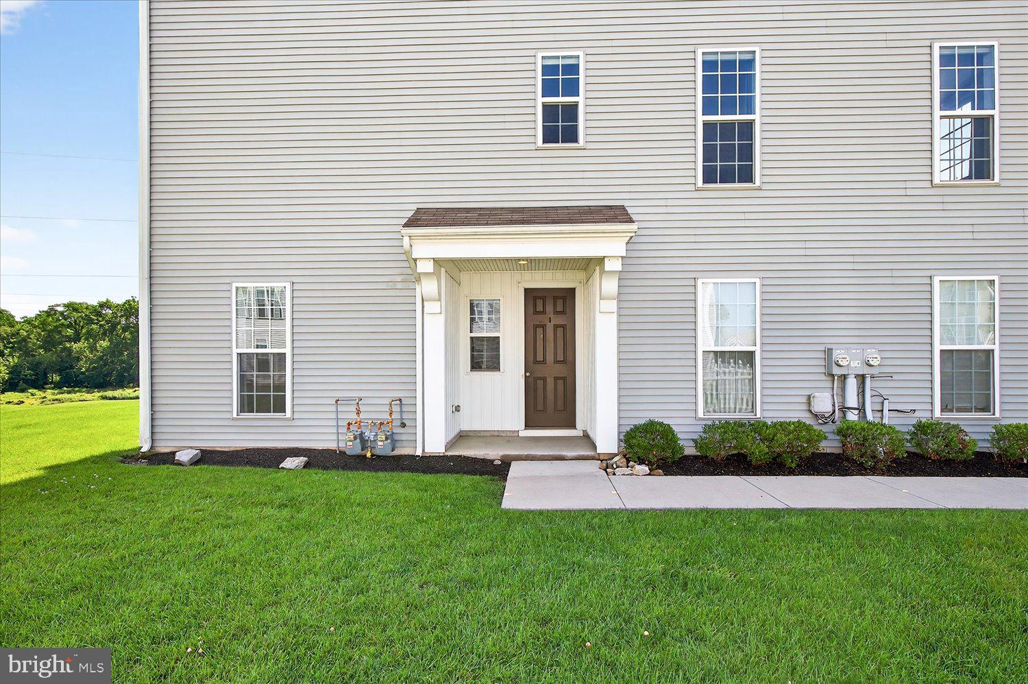 560 FAWN LANE