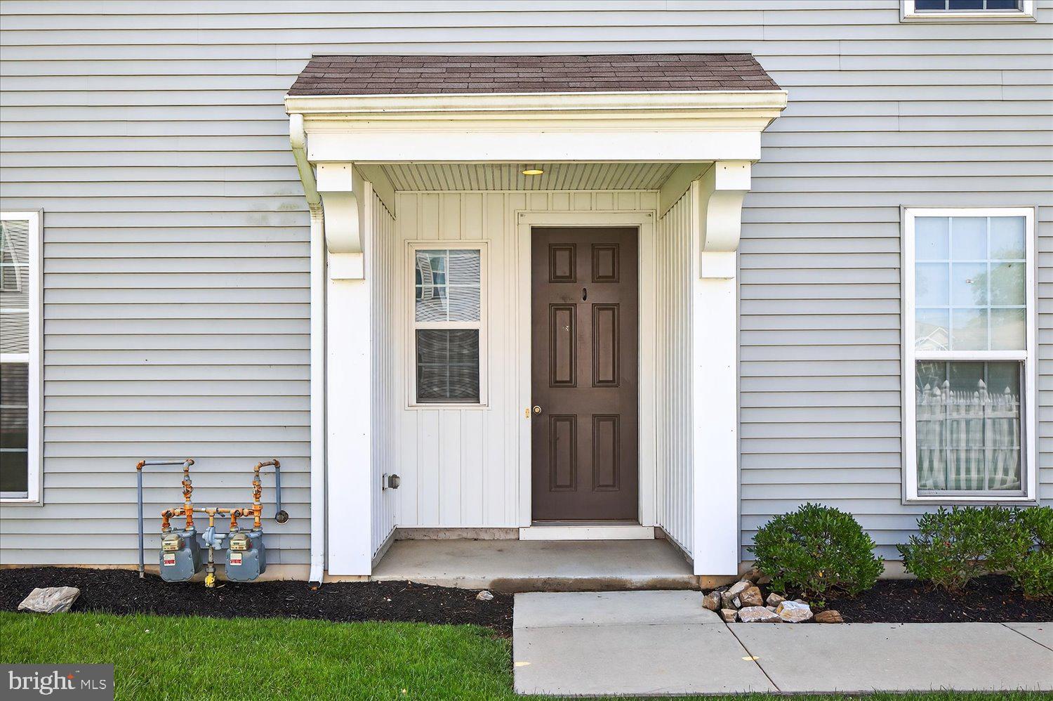 560 FAWN LANE