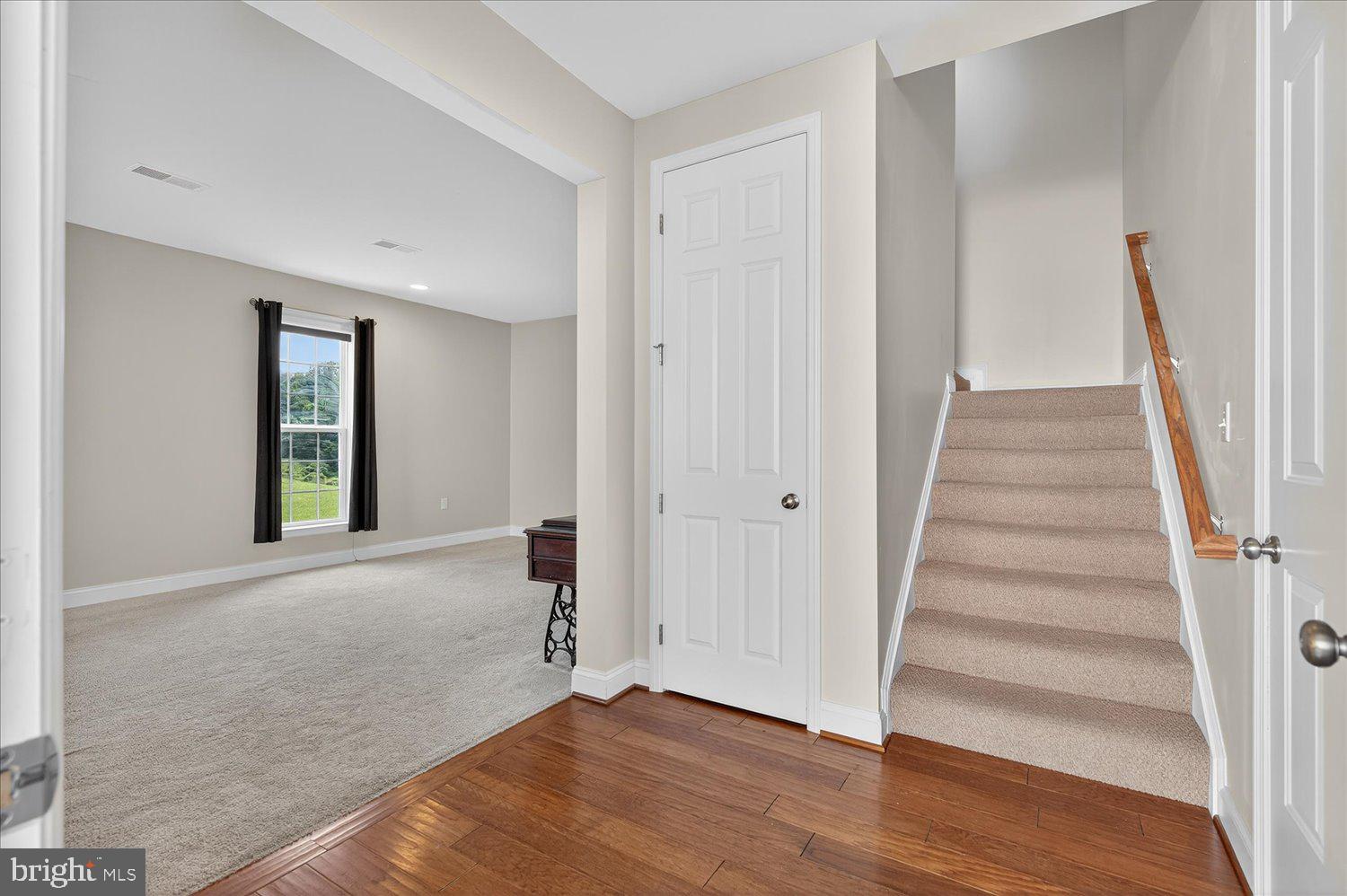 560 FAWN LANE