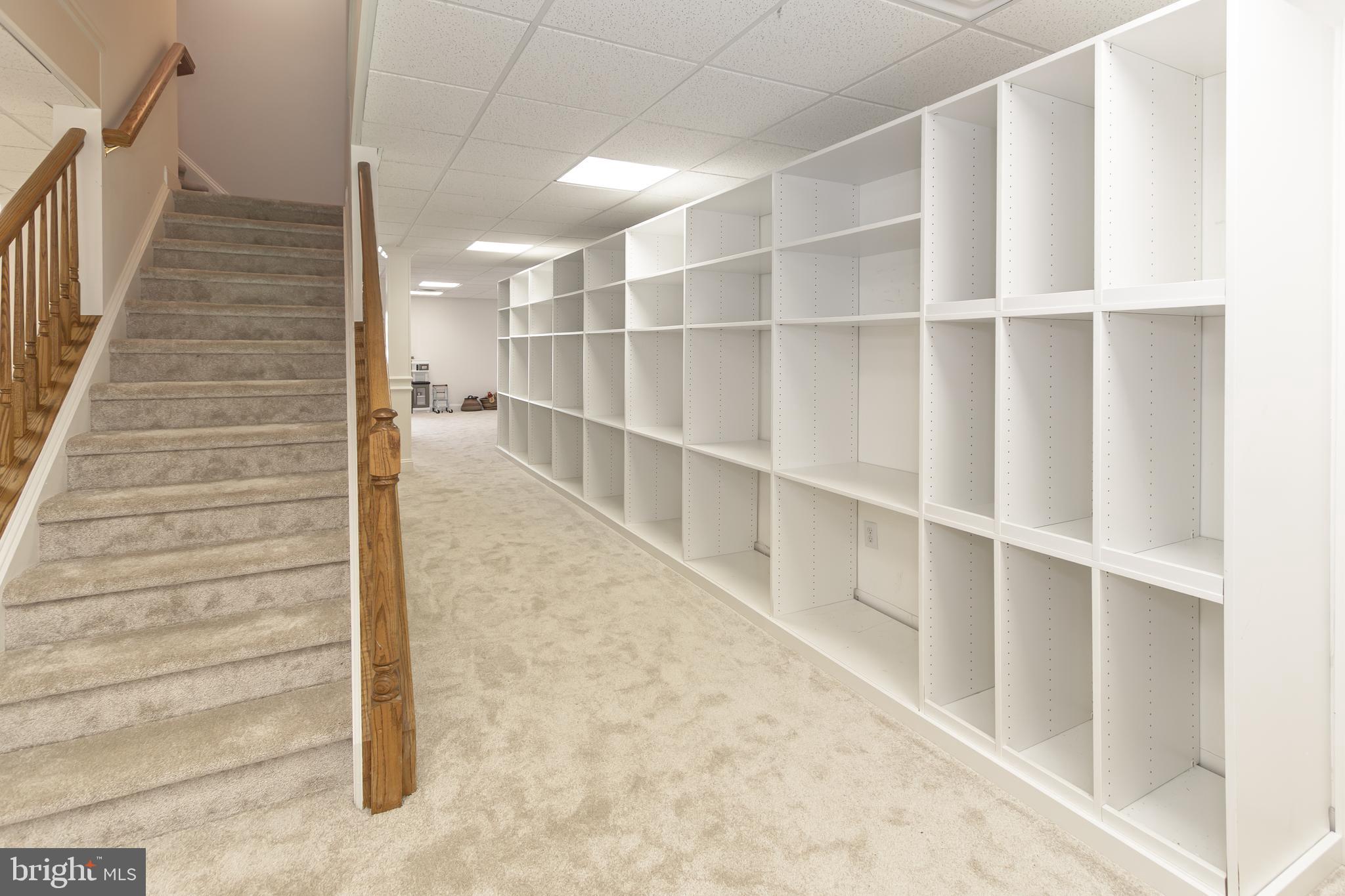 MEADOW BROOK - Residential