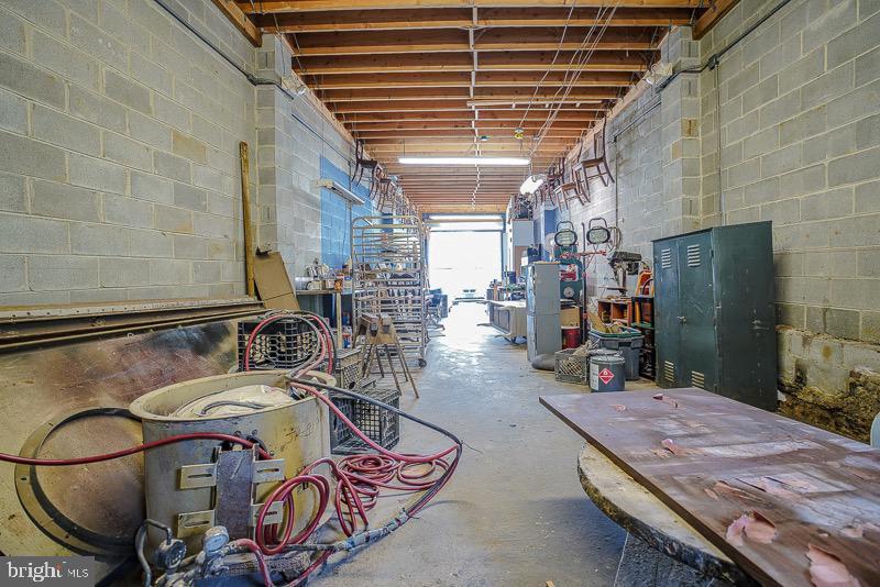 KENSINGTON - Commercial Lease