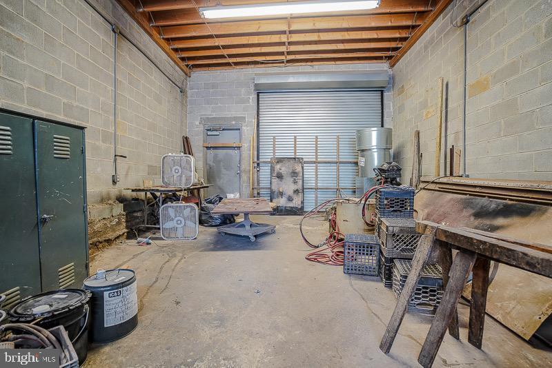 KENSINGTON - Commercial Lease