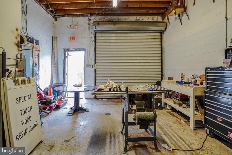 KENSINGTON - Commercial Lease