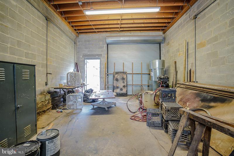 KENSINGTON - Commercial Lease