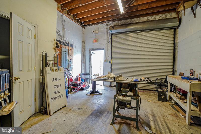 KENSINGTON - Commercial Lease