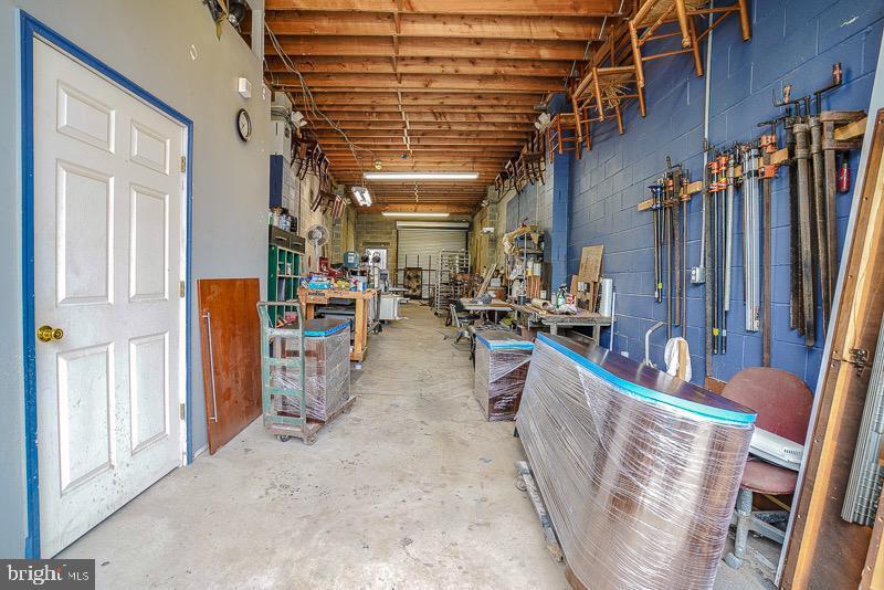 KENSINGTON - Commercial Lease