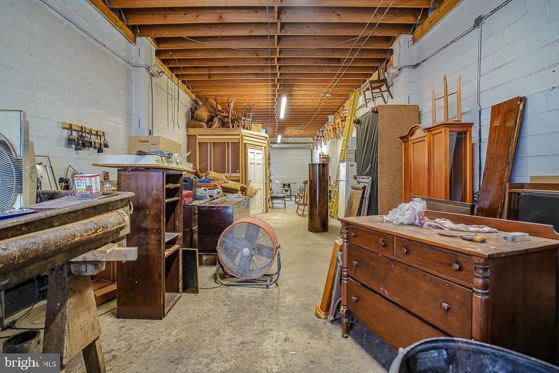 KENSINGTON - Commercial Lease