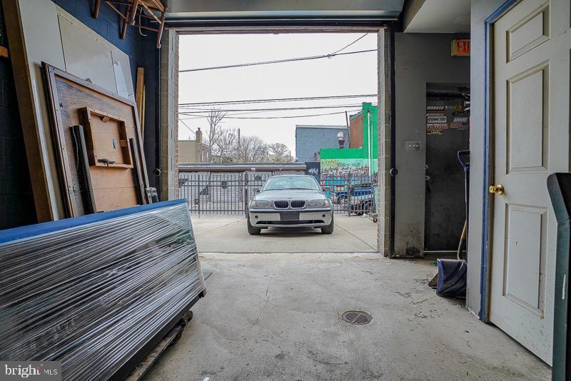 KENSINGTON - Commercial Lease