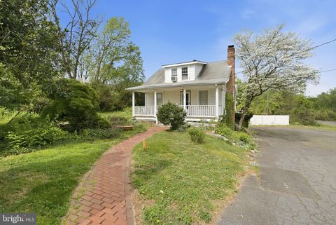 Photo of 4464 N Old Glebe Road, ARLINGTON, VA 22207 (MLS # VAAR2070822)