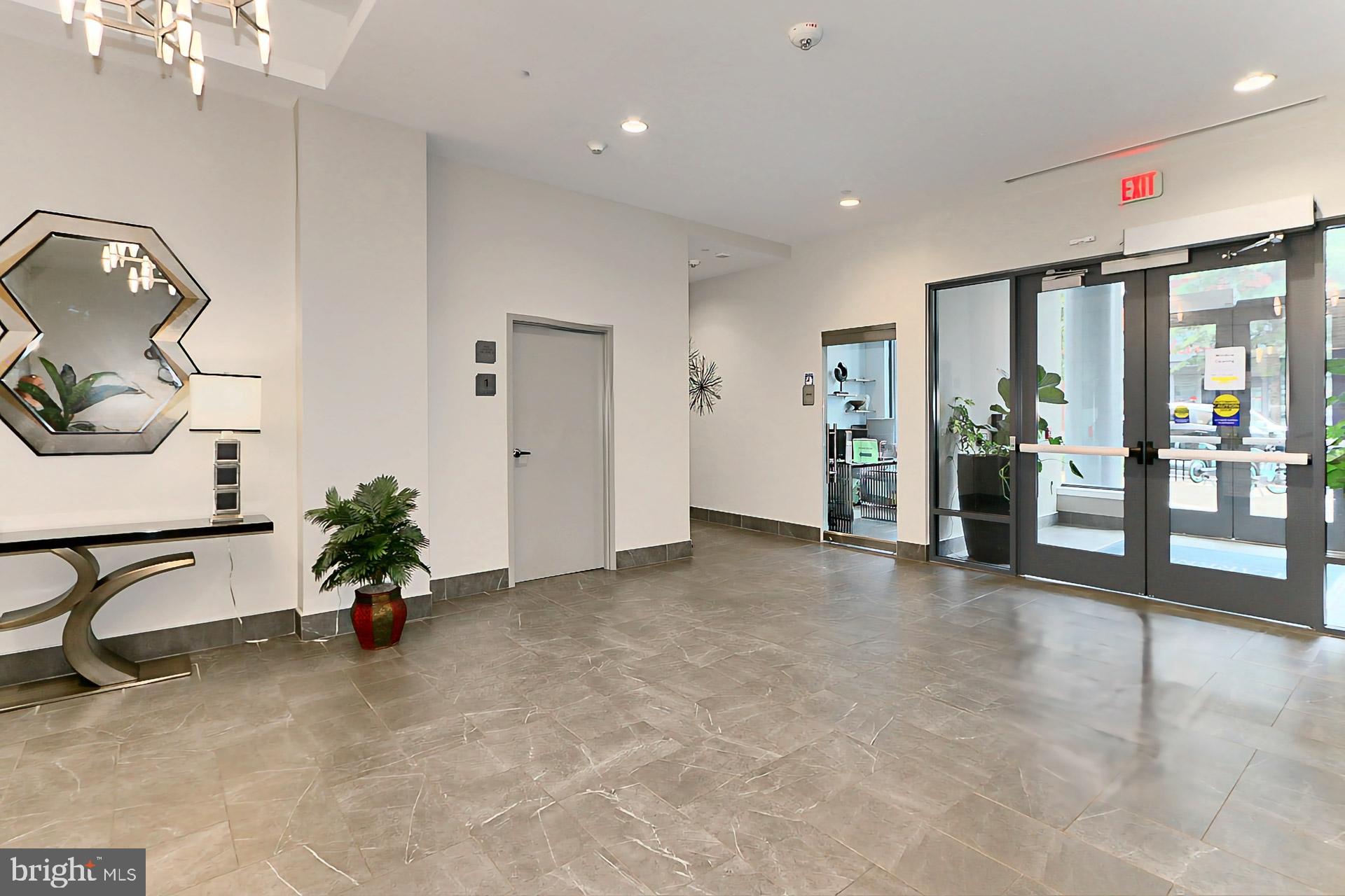 CLARENDON - Residential Lease