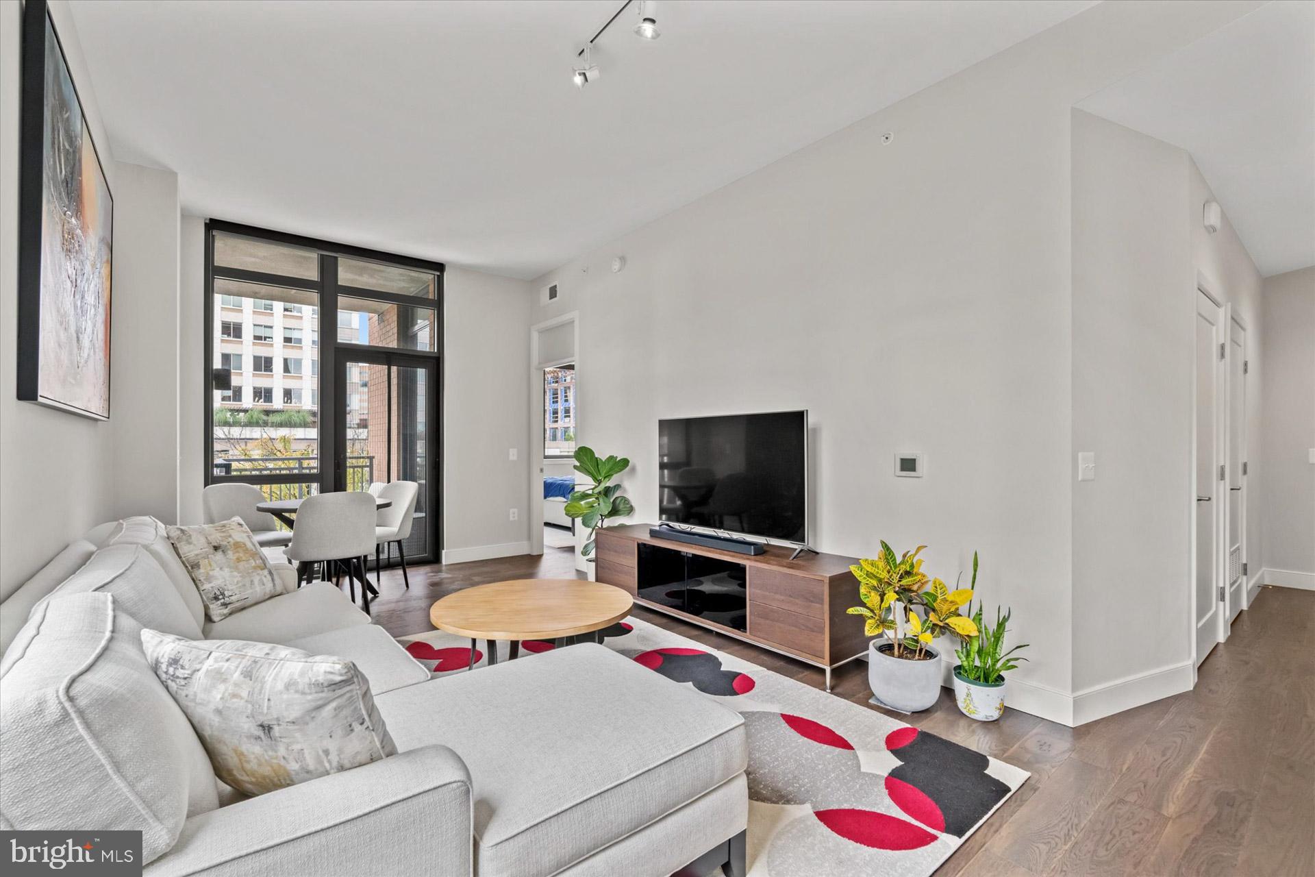 CLARENDON - Residential Lease