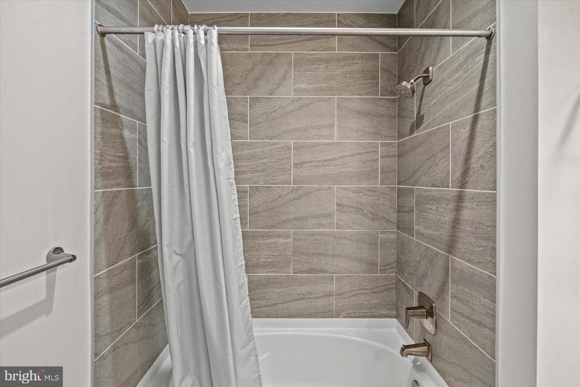 CLARENDON - Residential Lease