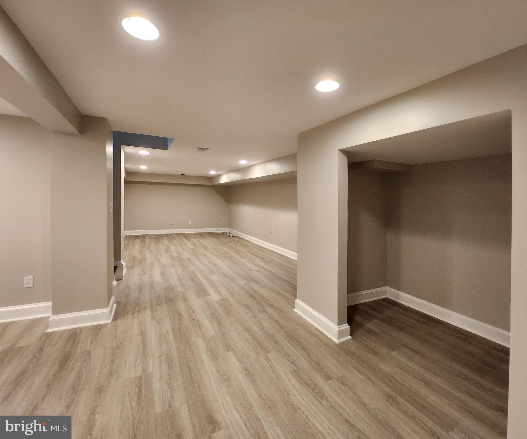 VIENNA WOODS - Residential Lease