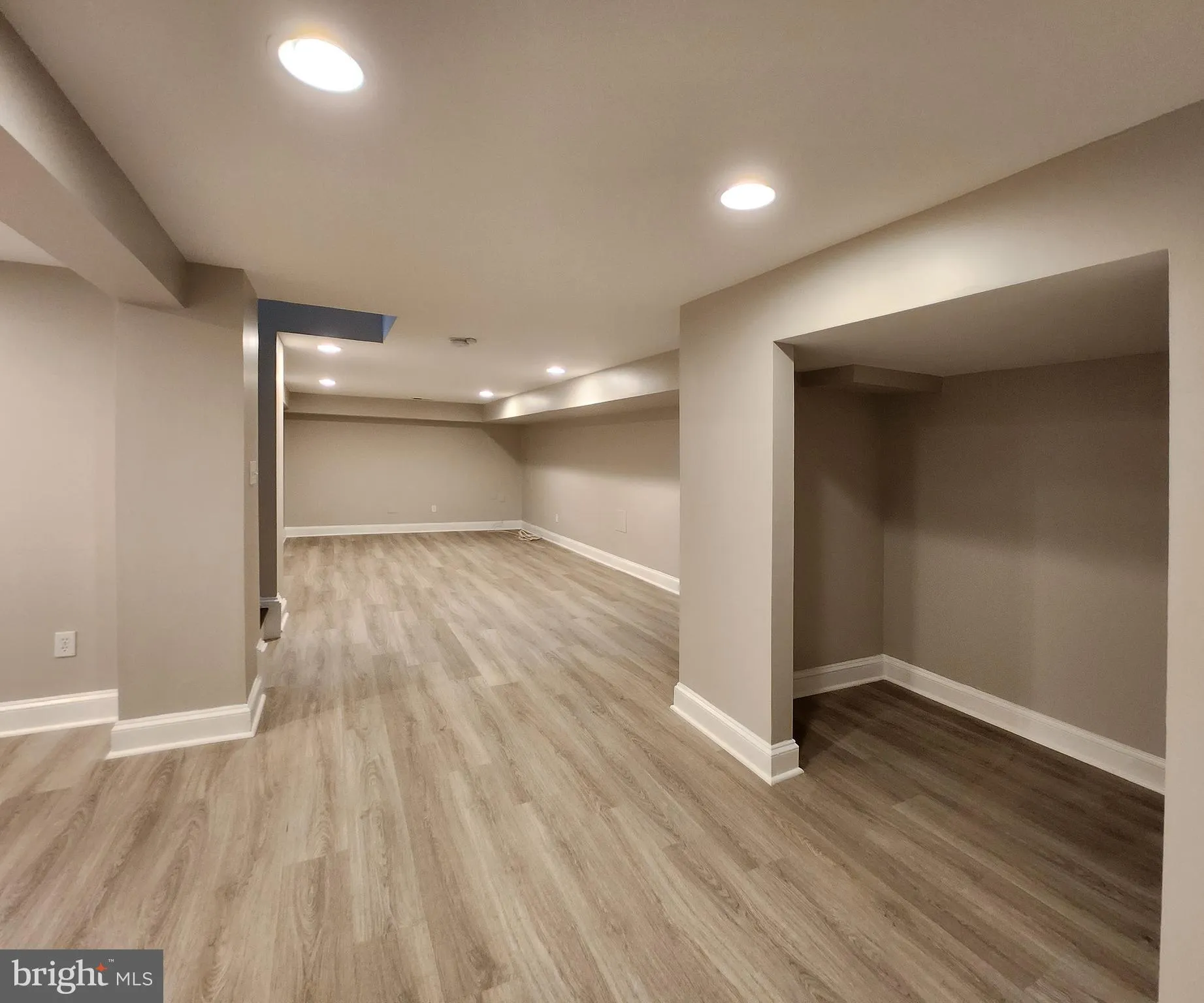 Vienna, Virginia 22180, United States, 6 Bedrooms Bedrooms, ,5 BathroomsBathrooms,Residential,Active,241312