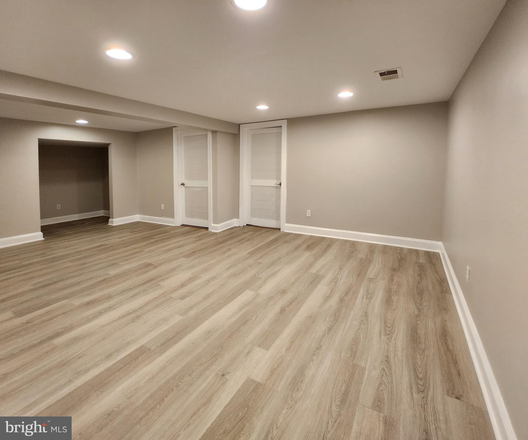 VIENNA WOODS - Residential Lease