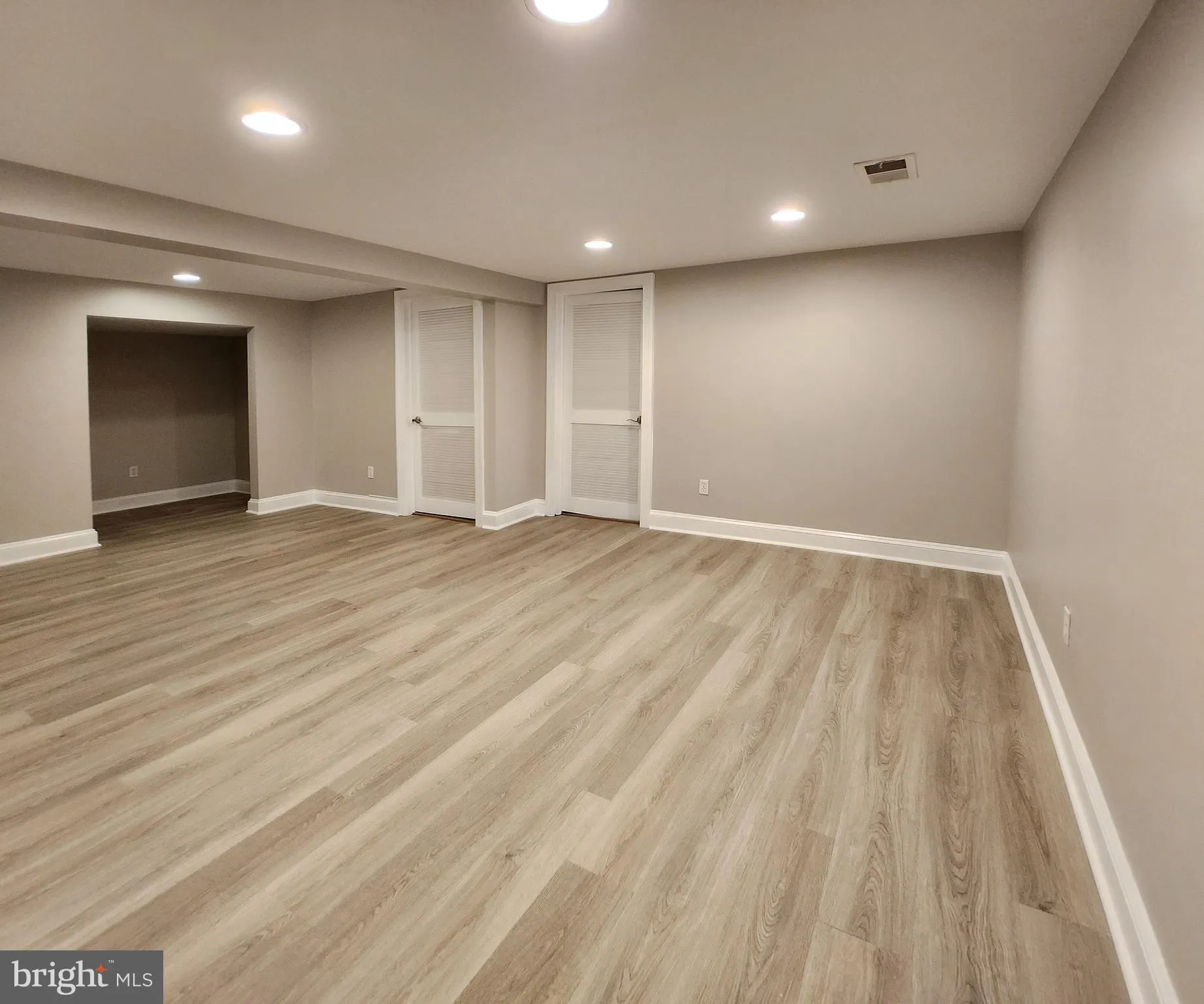 Vienna, Virginia 22180, United States, 6 Bedrooms Bedrooms, ,5 BathroomsBathrooms,Residential,Active,241312