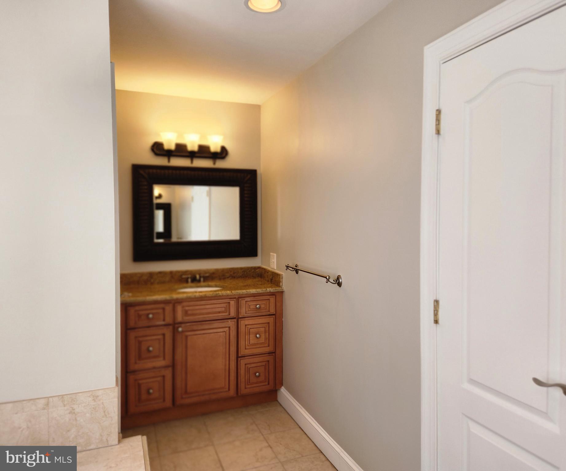 VIENNA WOODS - Residential Lease