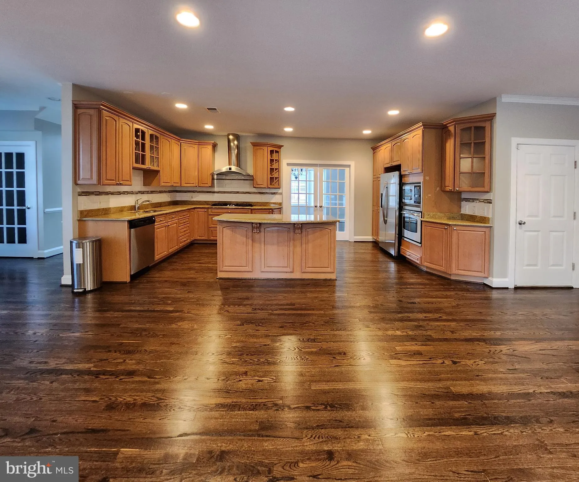 Vienna, Virginia 22180, United States, 6 Bedrooms Bedrooms, ,5 BathroomsBathrooms,Residential,Active,241312